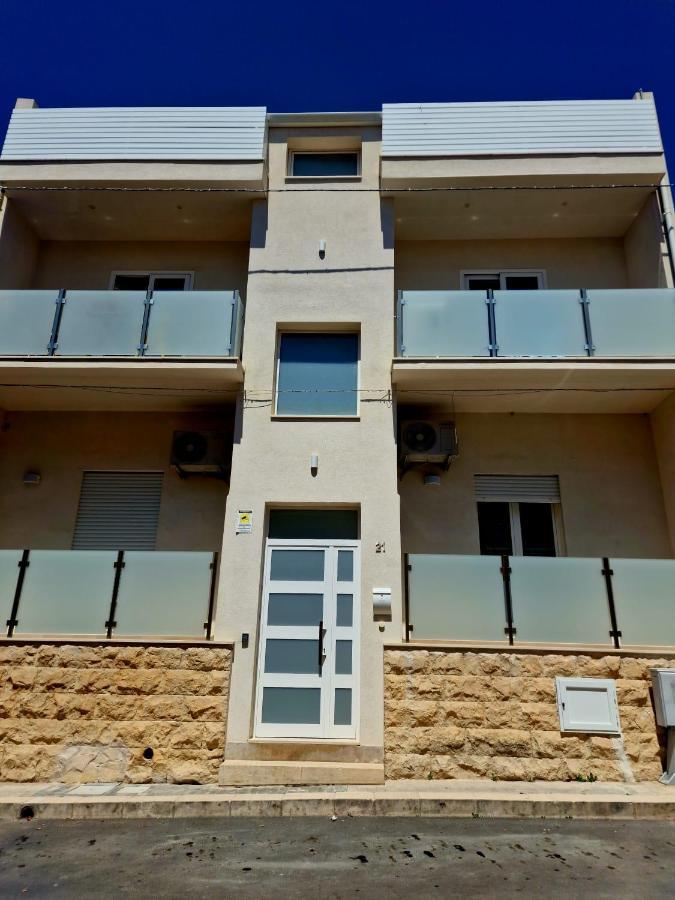 Beach Apartments Marina Di Ragusa Bagian luar foto